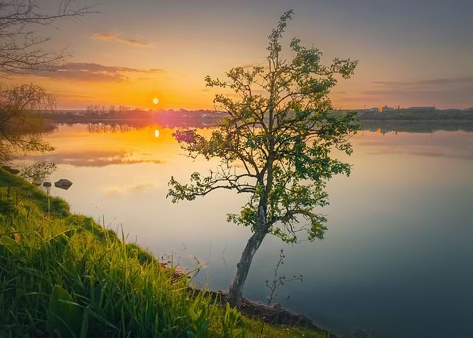 Sundown scene at the lake