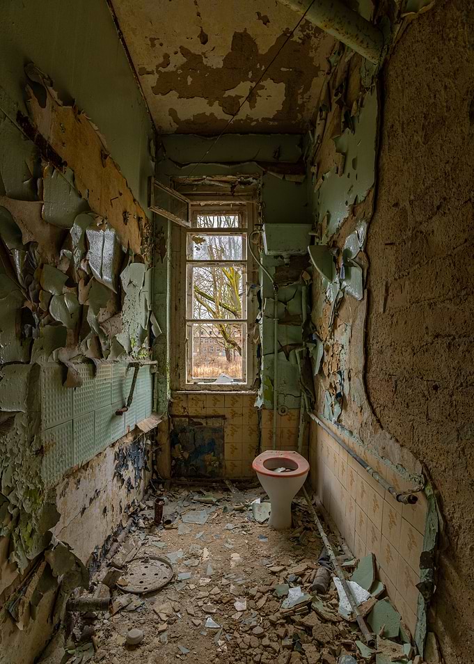 Rotten Toilet