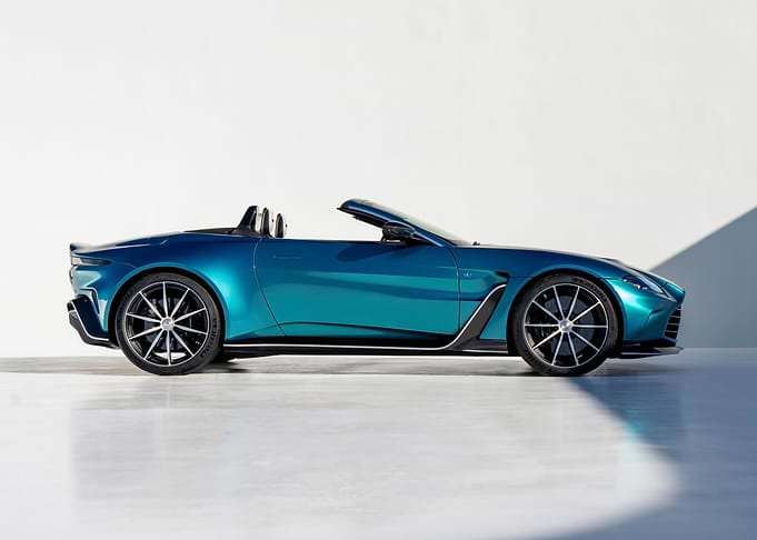 Aston MArtin V12 Vantage