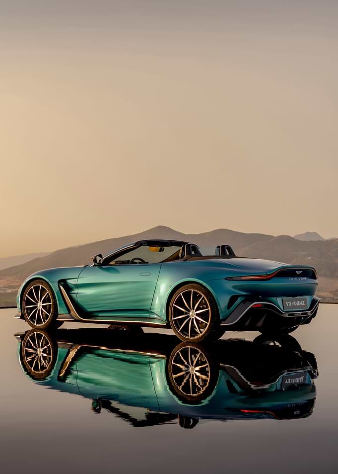 Aston MArtin V12 Vantage