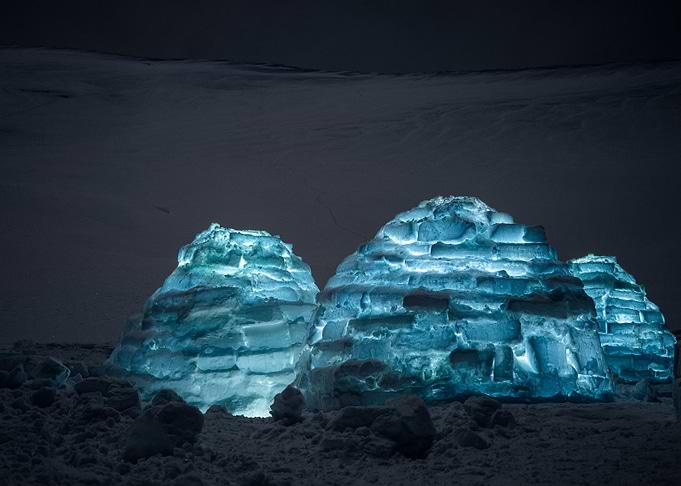 Igloos in the dark