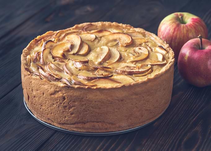 Apple cream cake