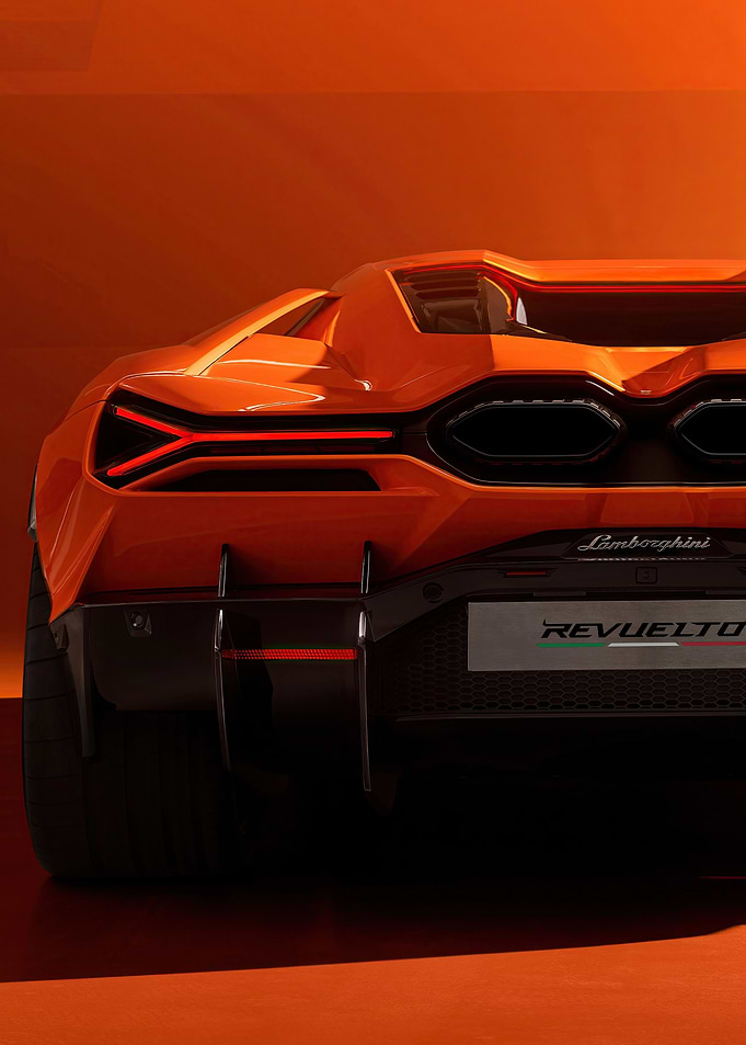 Lamborghini Revuelto 2023