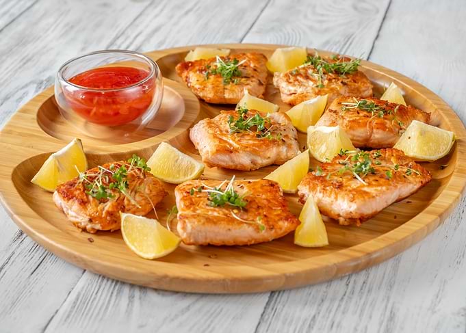 Fried salmon with sauce