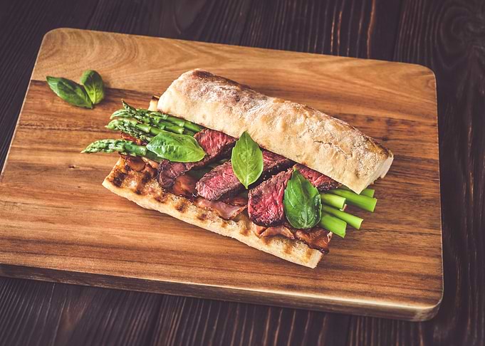 Sandwich with asparagus