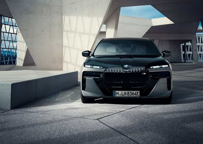 BMW M760e