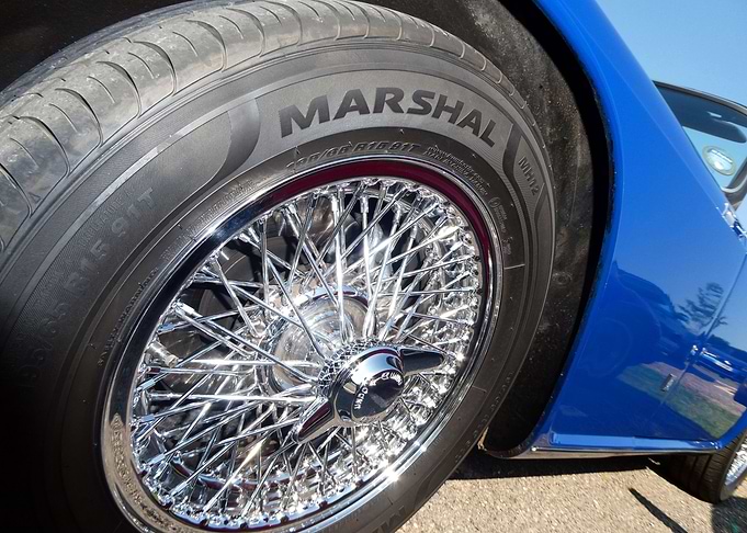 Triumph TR6 wirewheel