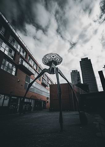 War of the worlds statue