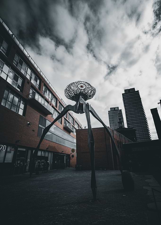 War of the worlds statue
