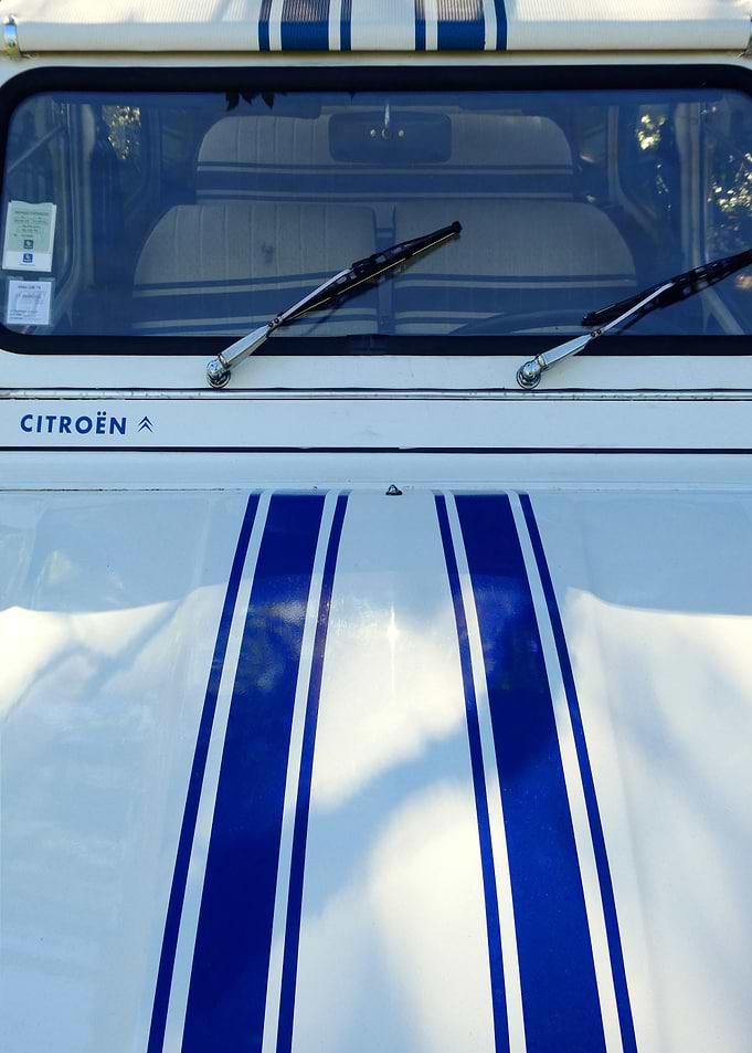 Citroe 2CV French Car