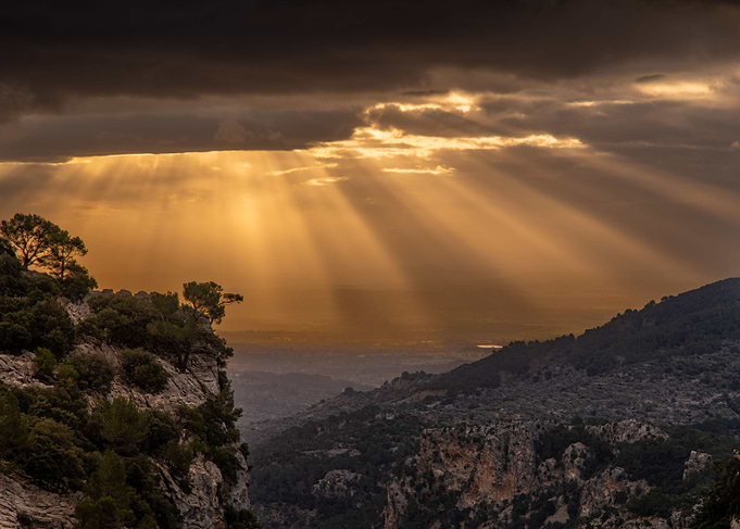 God Rays Mallorca
