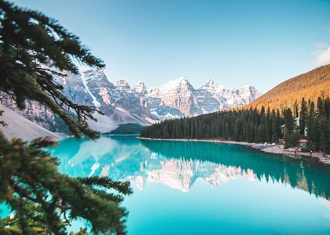 Captivating Lake Vista