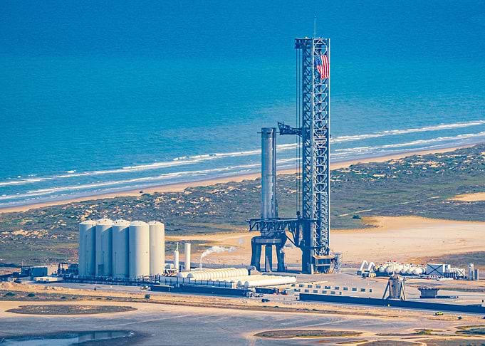 Starbase and Starhopper