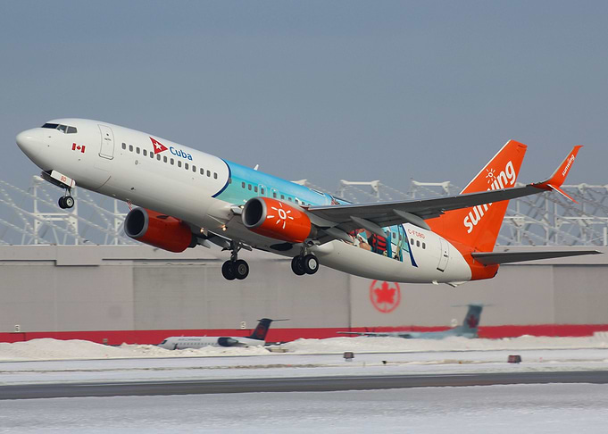 Sunwing Boeing 737 takeoff