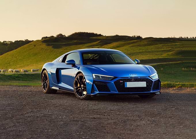 Audi R8 nature blue