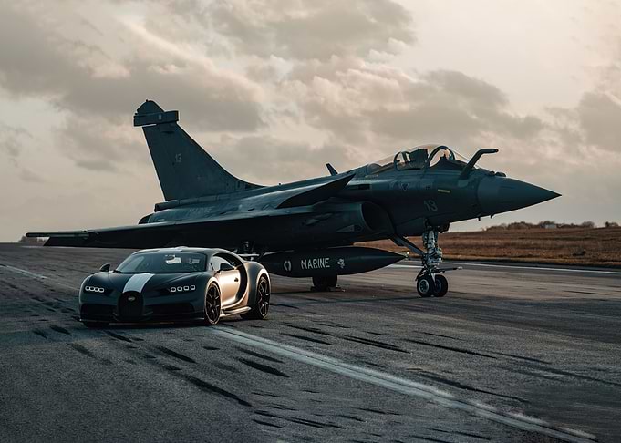Bugatti Chiron rafale jet
