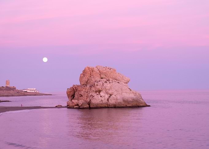 PINK SUNSET ON THE BEACH