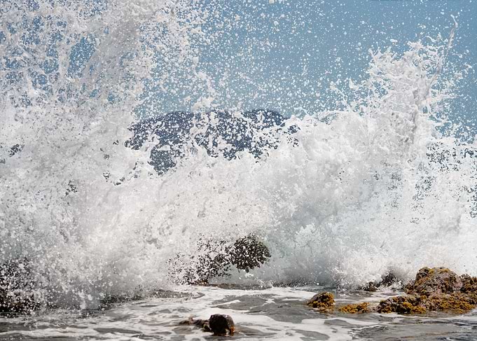 Strong surf on the coast