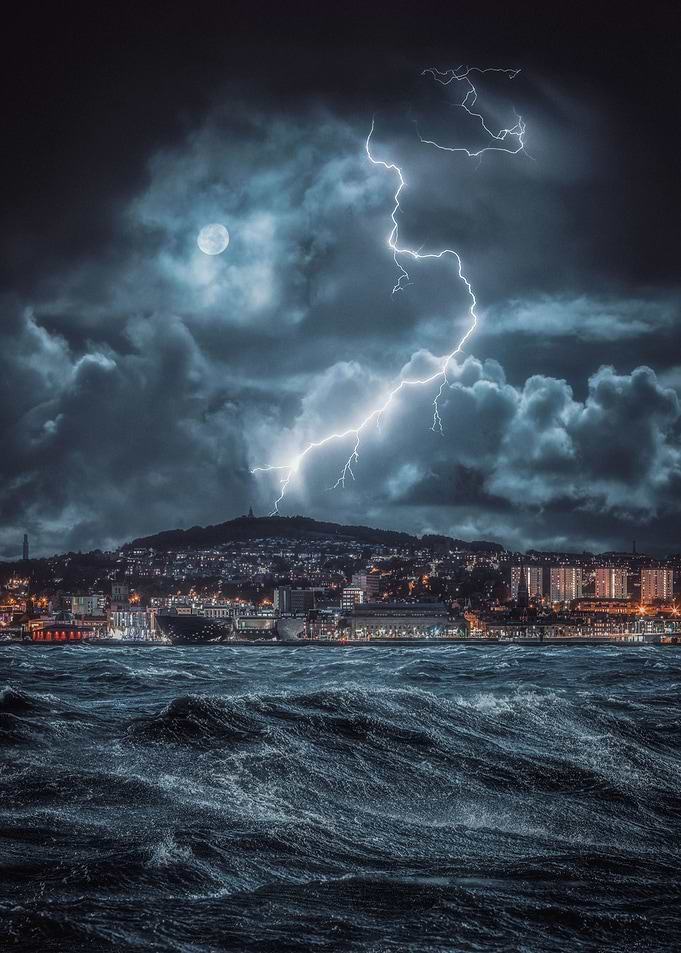 Dundee Storm on the Tay
