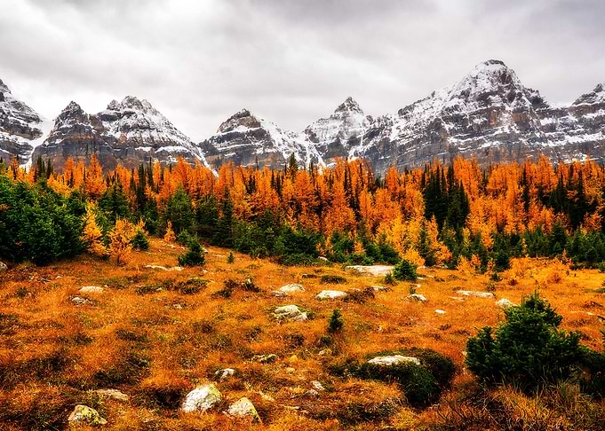 Ten peaks valley autumn