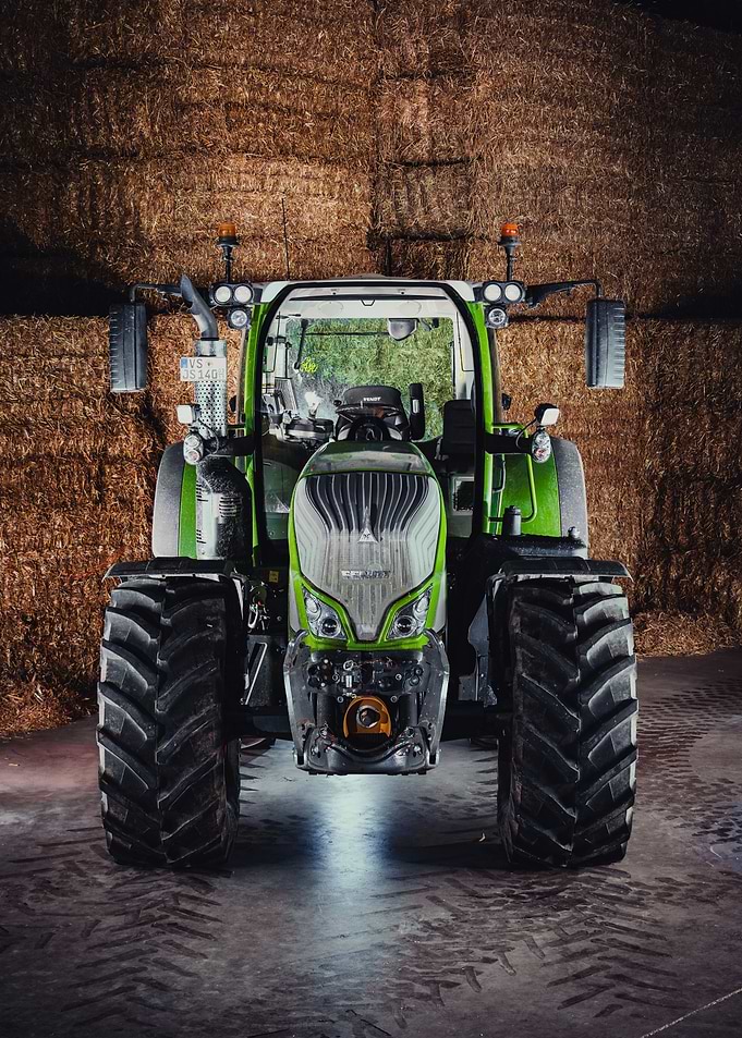 Fendt 724 front view epic