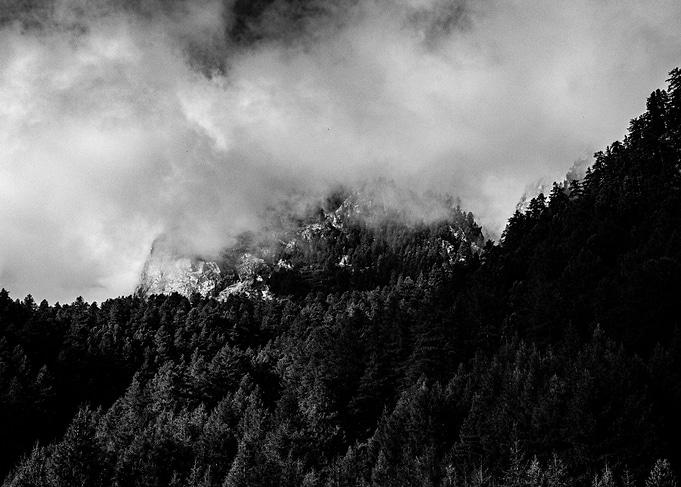Montagne dans les nuages