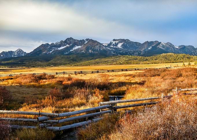 Sawtooth mountains