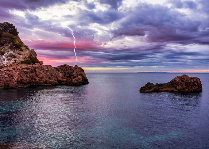 Landscape sea storm rays