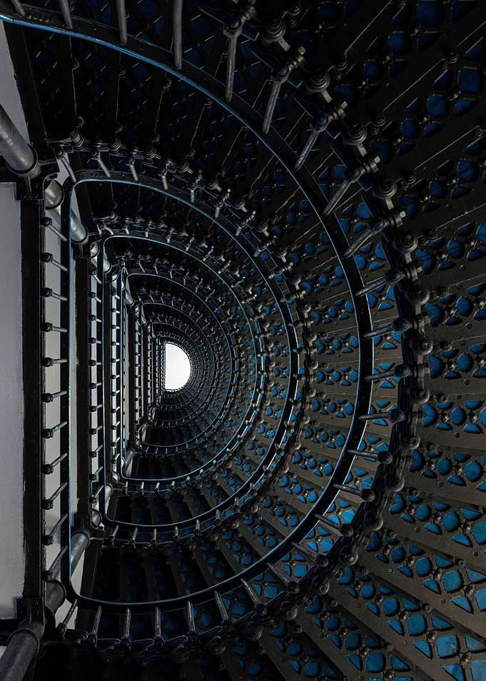 Half spiral staircase