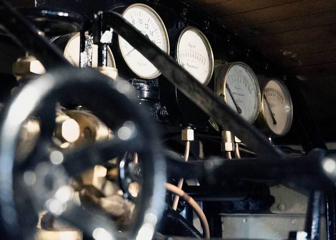 Train command board gauges