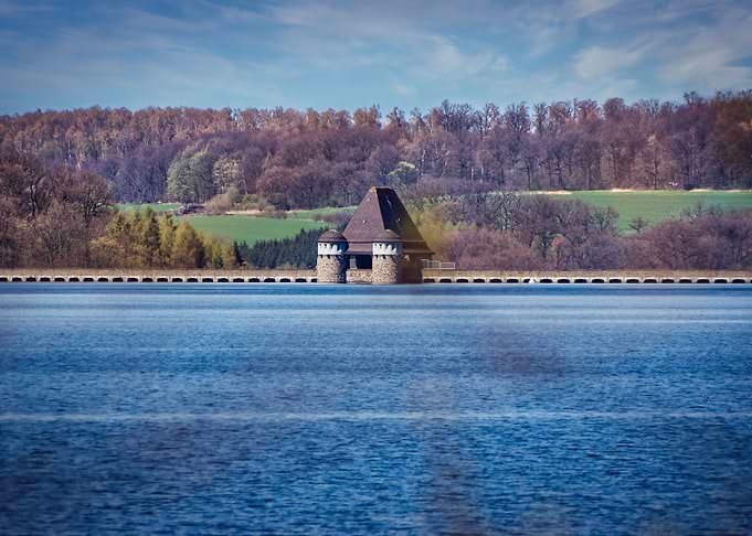 dam of Lake Mhne