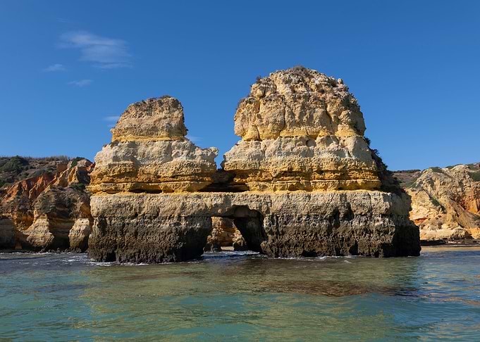 Kissing Couple Rock