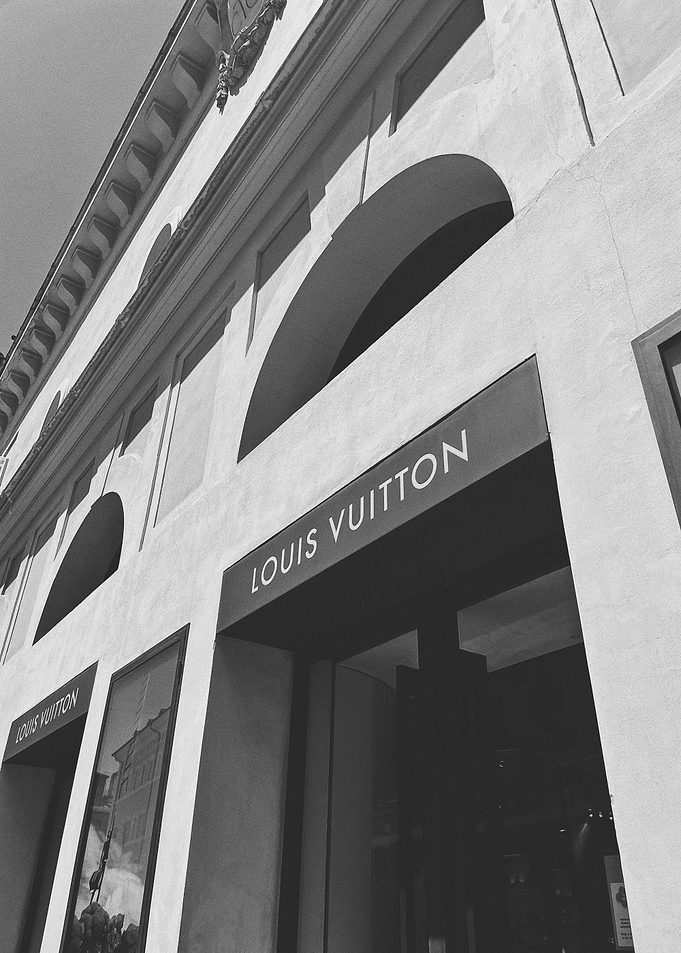LV Store Luxury