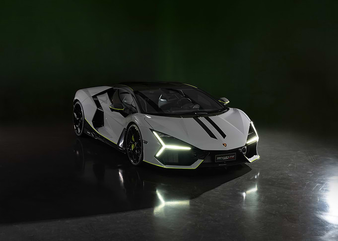 Lamborghini revuelto arena