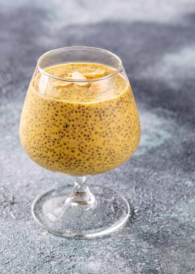 Mango chia pudding