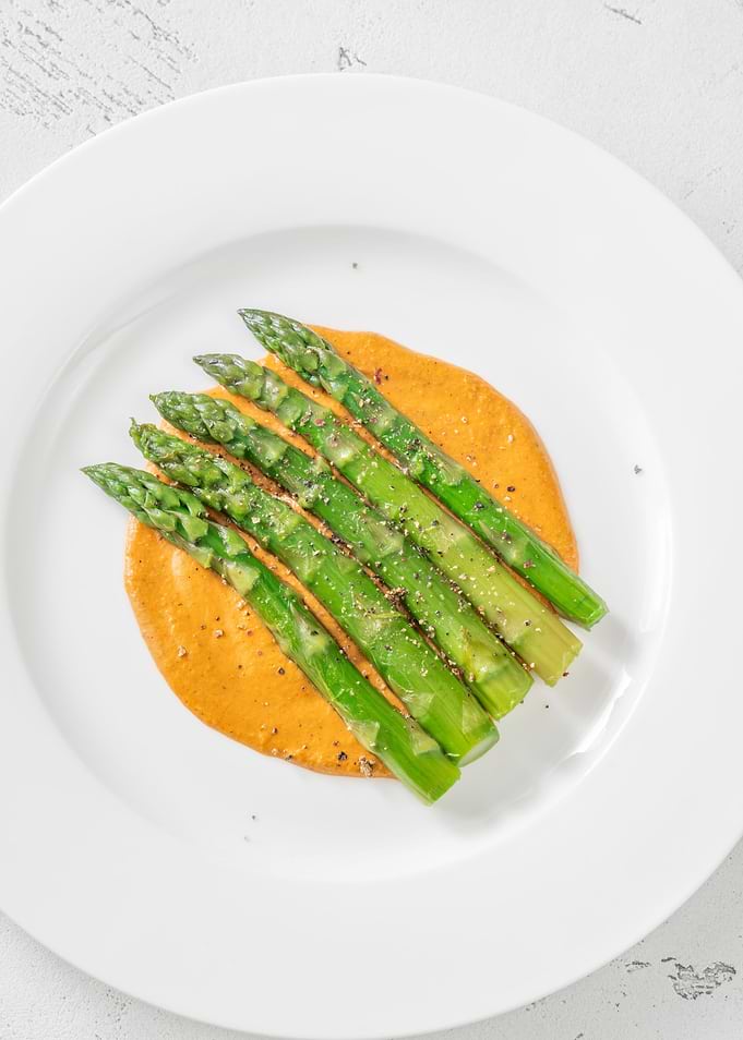 Asparagus with romesco