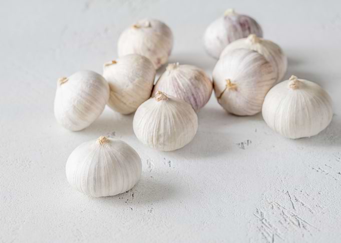 Bunch of solo garlic