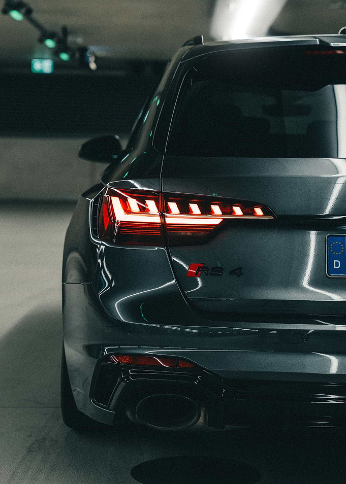 Audi RS4 V10