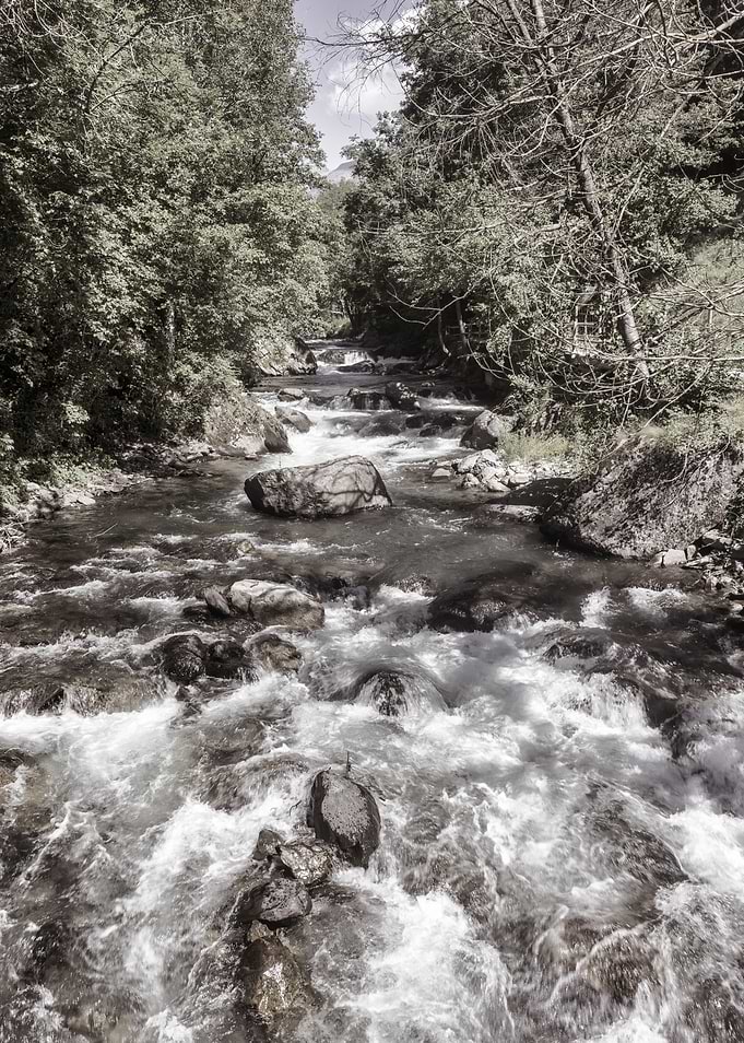 Rushing River in Forest la