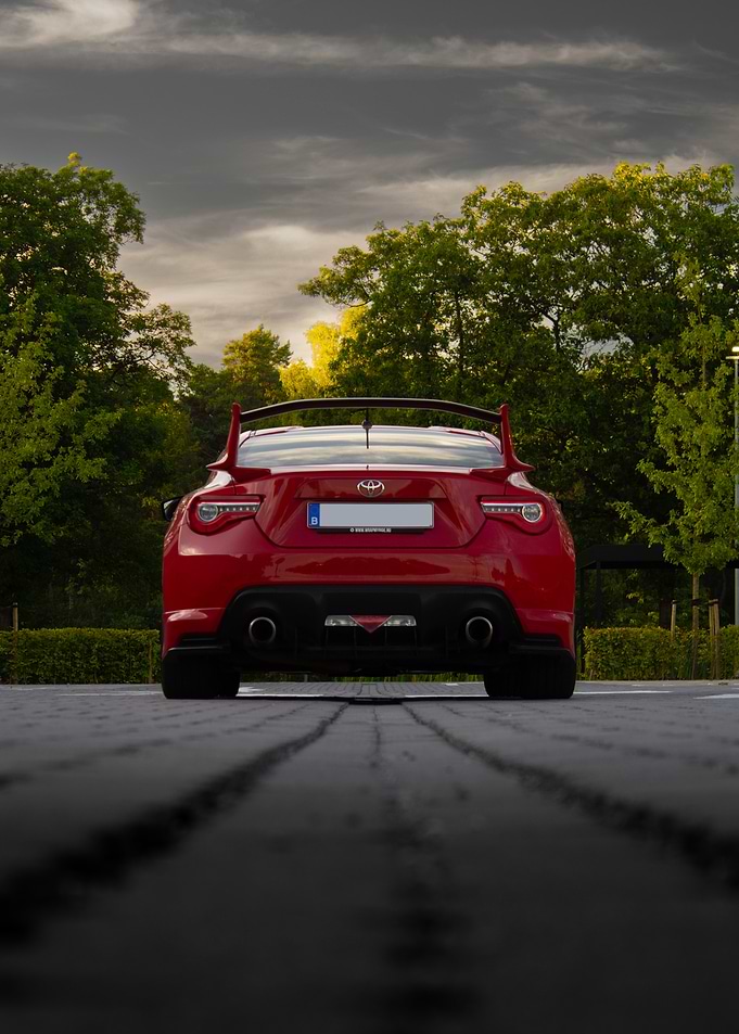 Red Toyota GT86