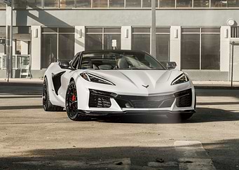 White Corvette C8