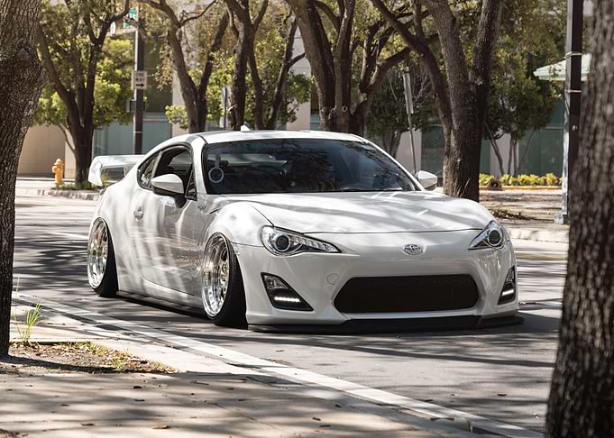 White Toyota GT86