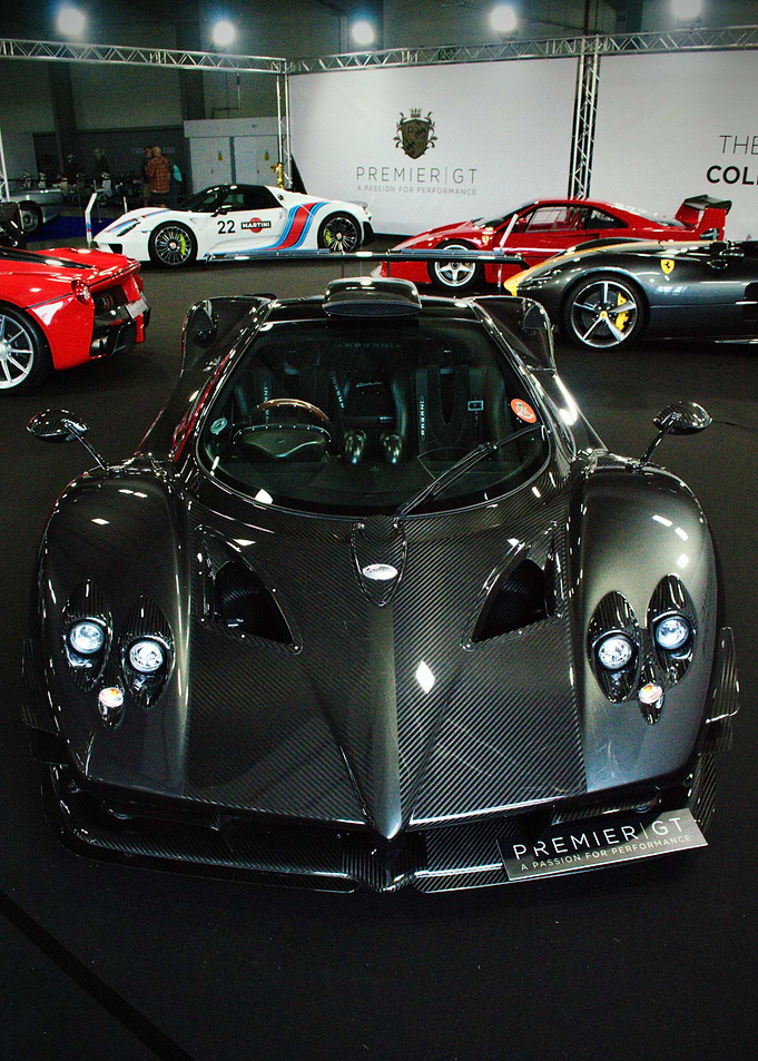 stunning carbon pagani zonda