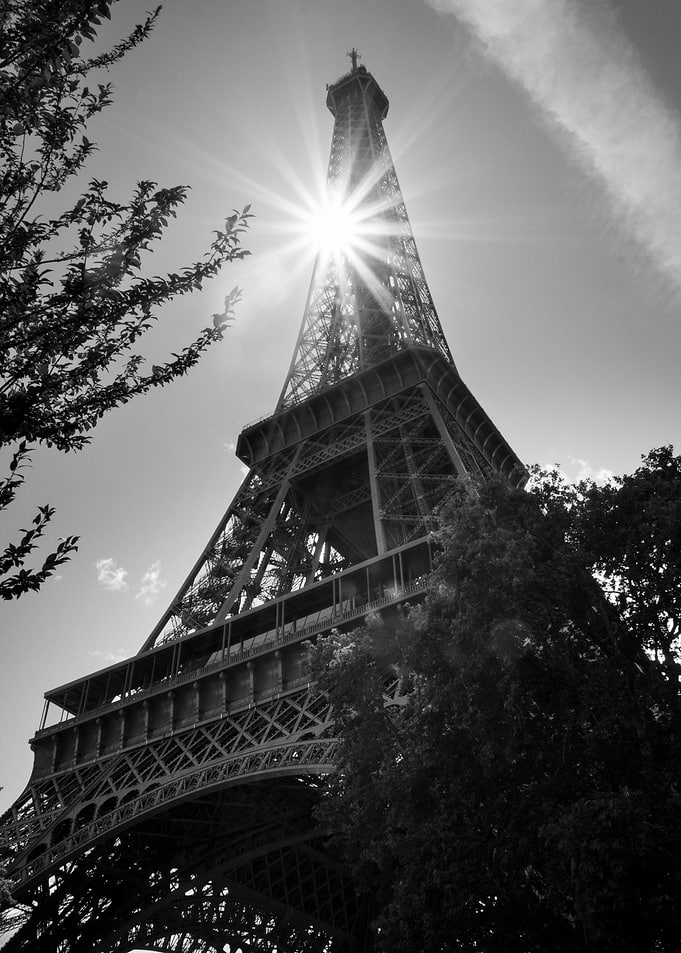Eiffel Tower Sunburst black and white