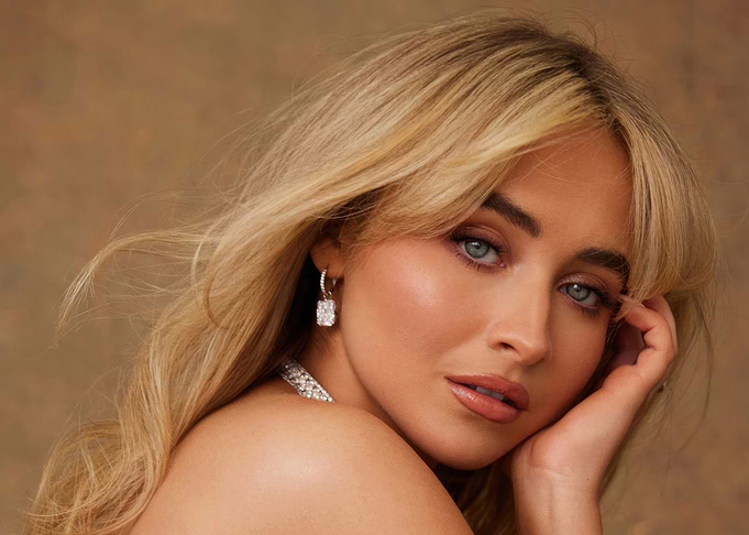 Sexy Sabrina Carpenter With Diamond Jewelry