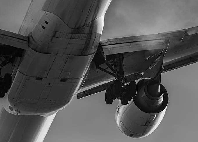 AirFrance Boeing 777 Landing in Charles de Gaulle airport Undercarriage