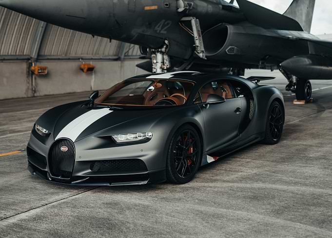 Bugatti Chiron & Fighter Jet