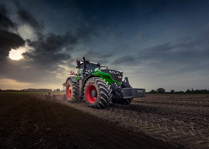 Fendt 1050 Tractor in Field