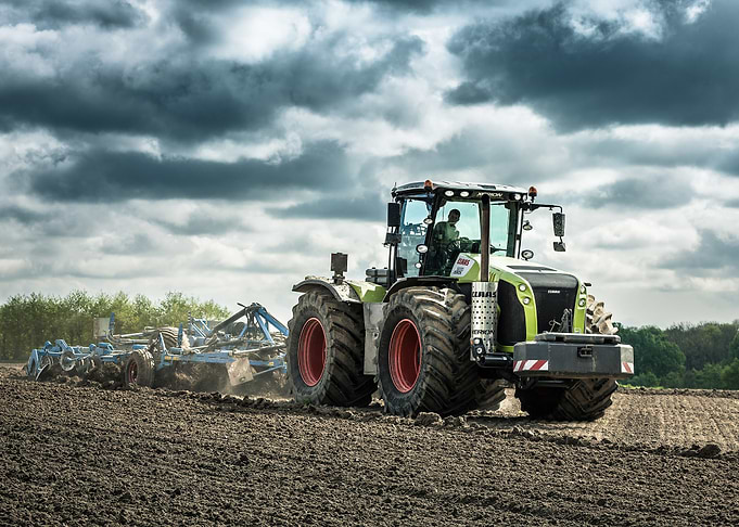 Claas Xerion 5000 Tractor in Field