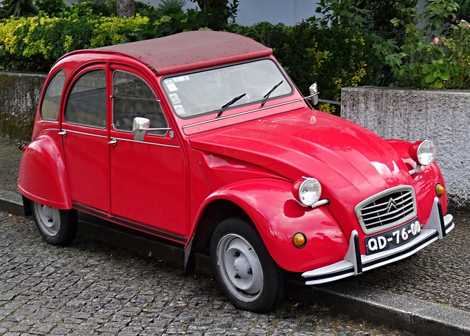 Red Citroën 2CV